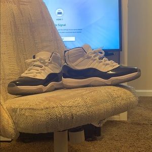 Jordan retro 11 concords size 9.5